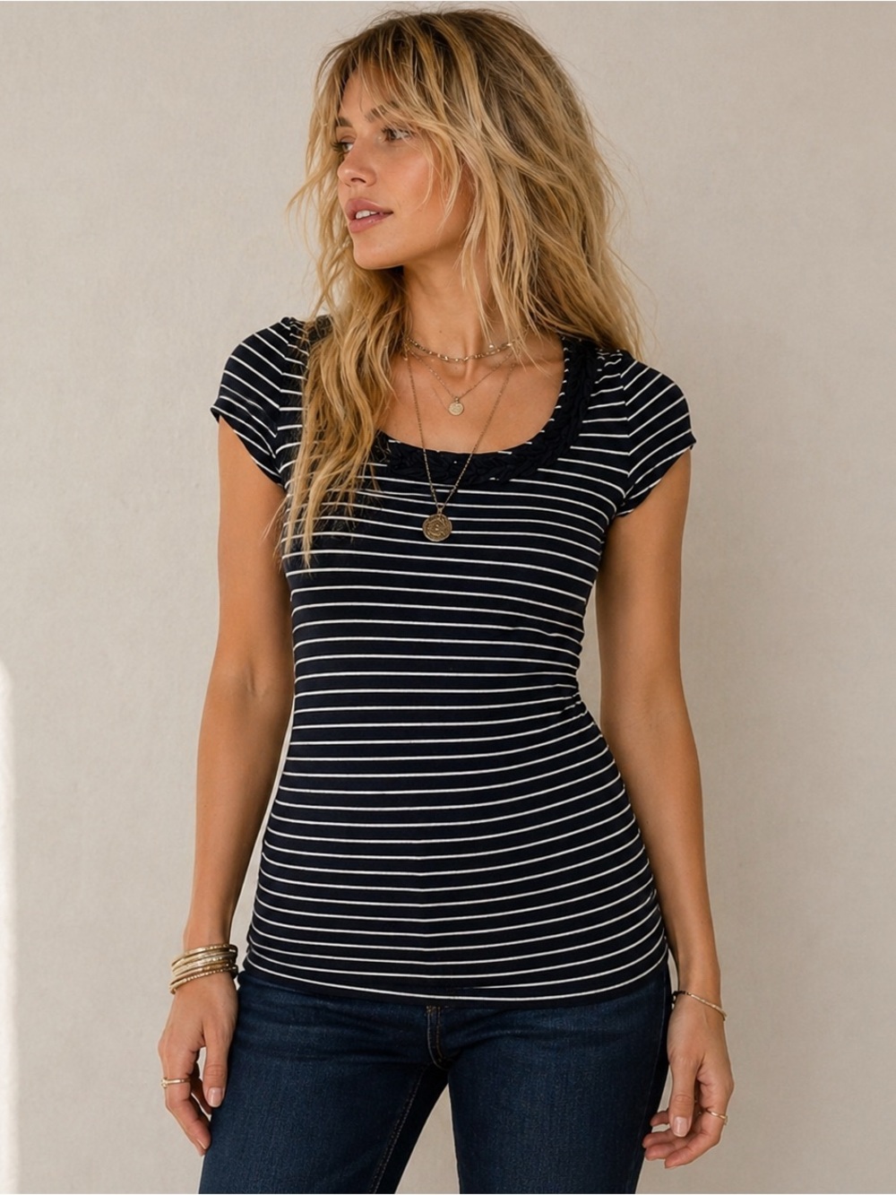 ✨ White House Black Market Stretch Top – Sleek & Flattering ✨